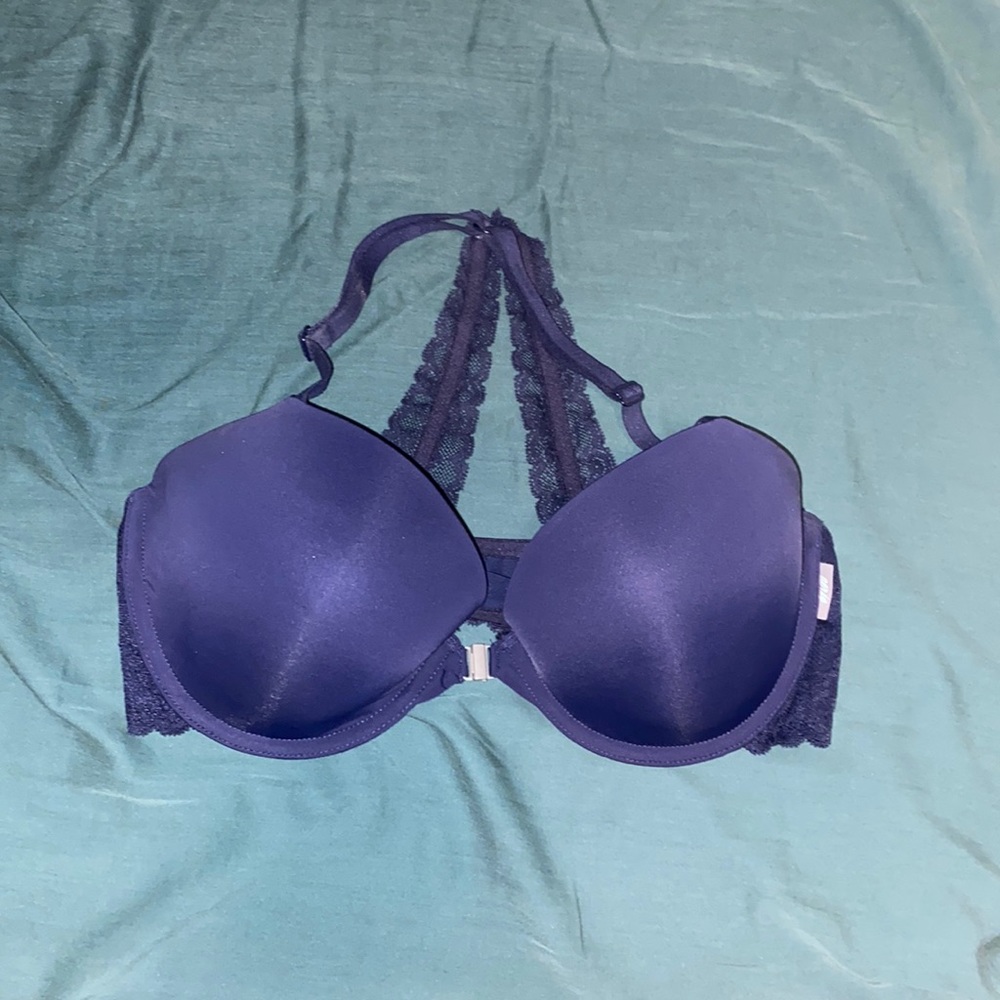 Front-clasp navy lace padded bra - 32DD